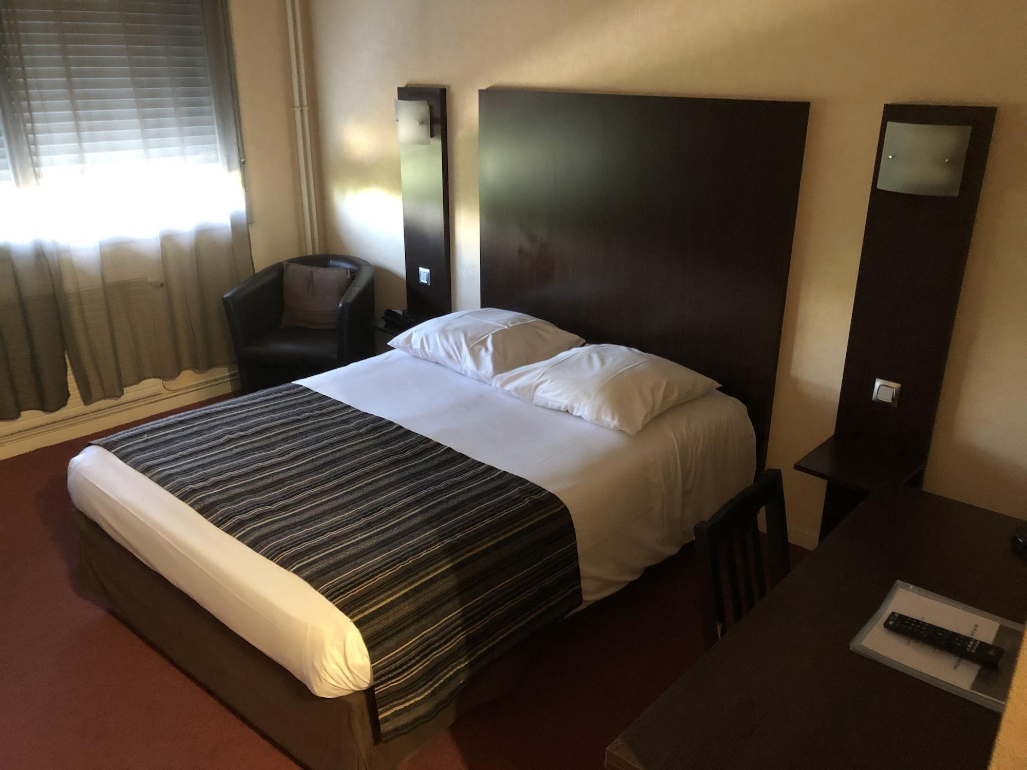 Adonis Lyon Est Hotel Artys Сен-Прьест-ан-Жаре Экстерьер фото