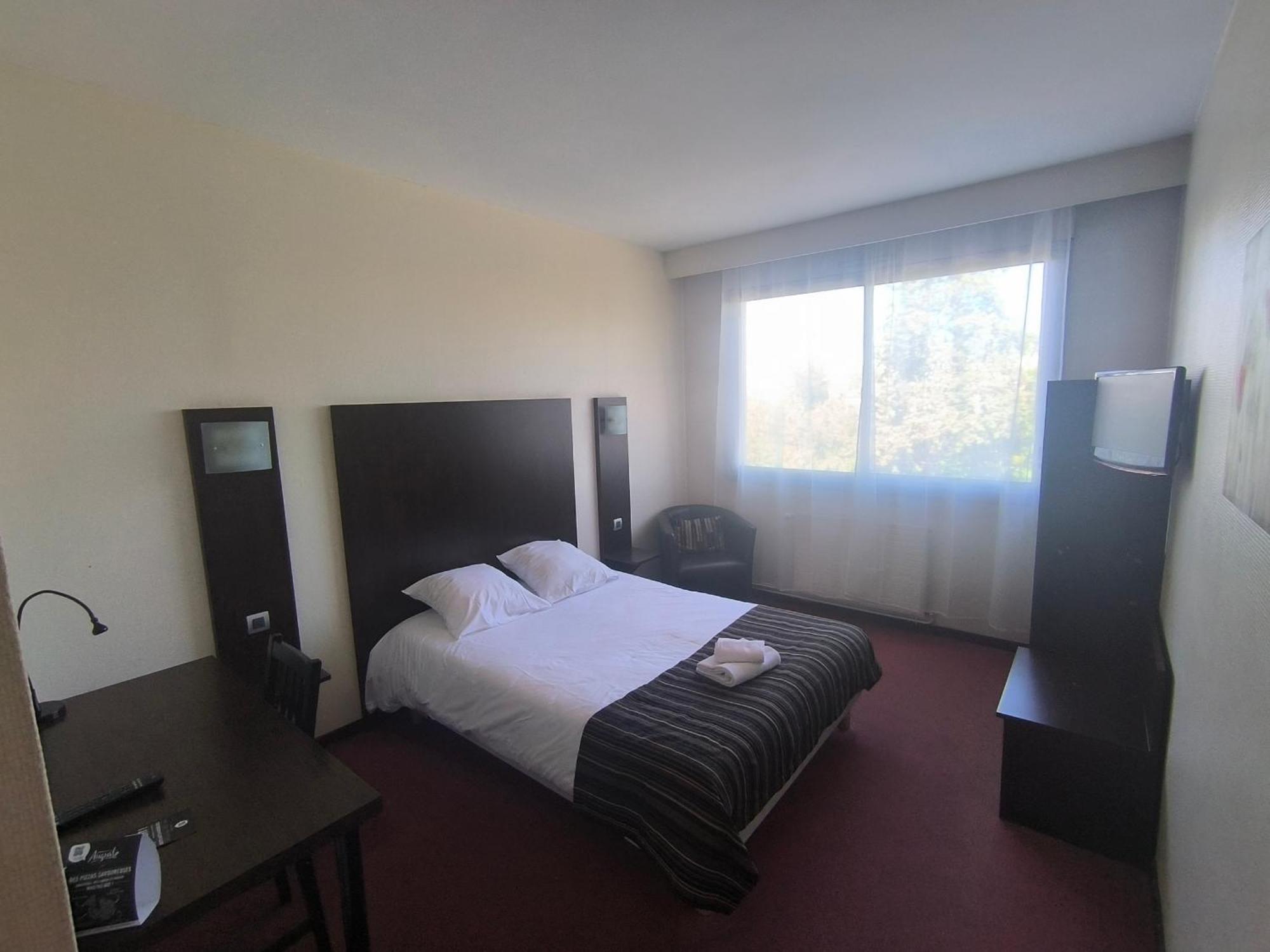 Adonis Lyon Est Hotel Artys Сен-Прьест-ан-Жаре Экстерьер фото